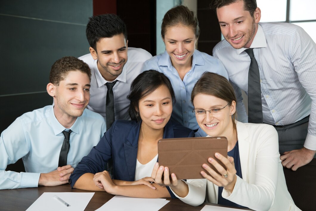 female-executive-manager-with-tablet-pc_1262-1471